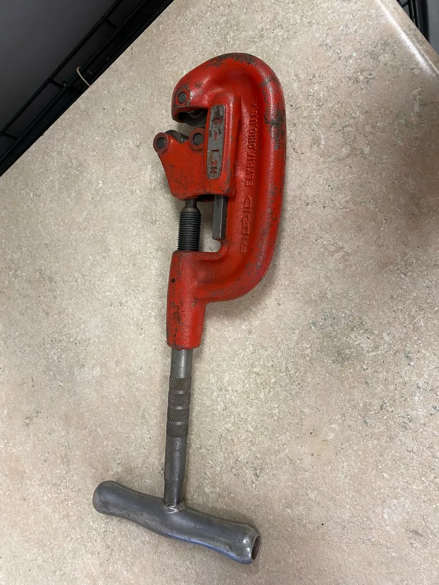 RIDGID No. 1 2 HEAVY DUTY PIPE CUTTER 1 8 1 1 4 capacity