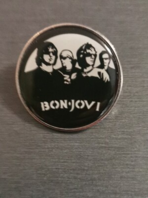 BON JOVI LIVING ON A PRAYER SLIPPERY WHEN WET Pin Badge Patch Neu Hochwertig
