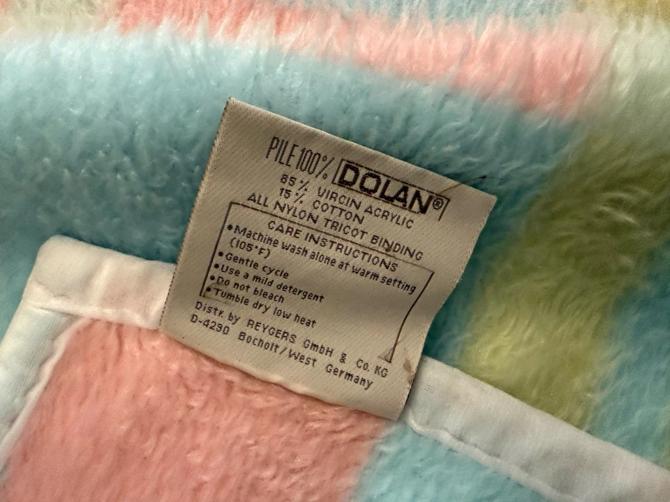 Vintage Reygers Reversable Dolan Blanket Made In Greece, 55”x75” Geometric - Image 3 of 4