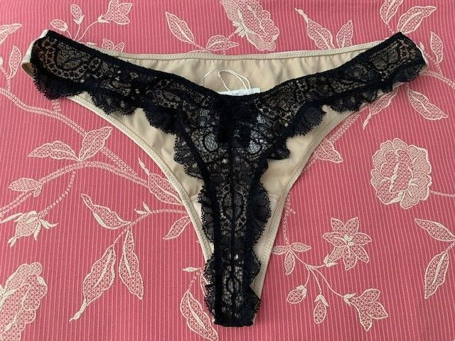 BEAUTIFUL LA PERLA  BLACK LACE THONG PANTIES