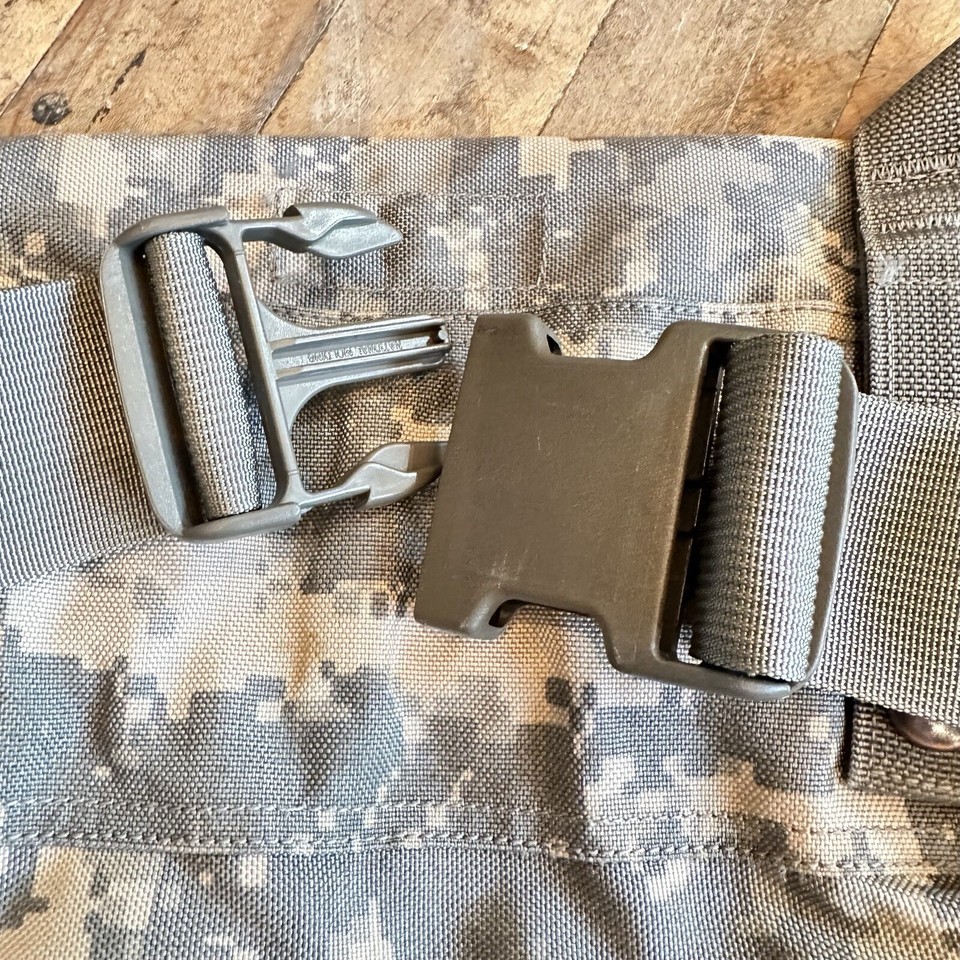 Army USGI Military Issue ACU UCP Molle II Waist Pack Butt Pack 846501
