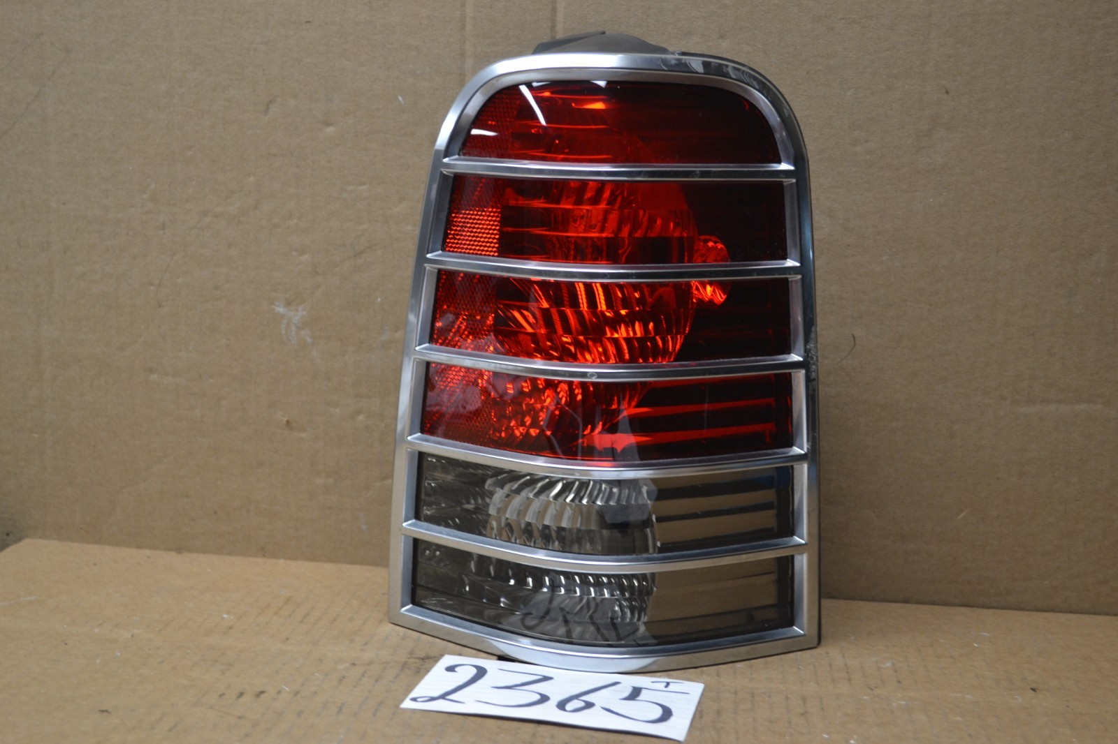 2005 2006 2007 Mercury Mariner PASSENGER Side Tail Light Used Rear Lamp #2365-T 