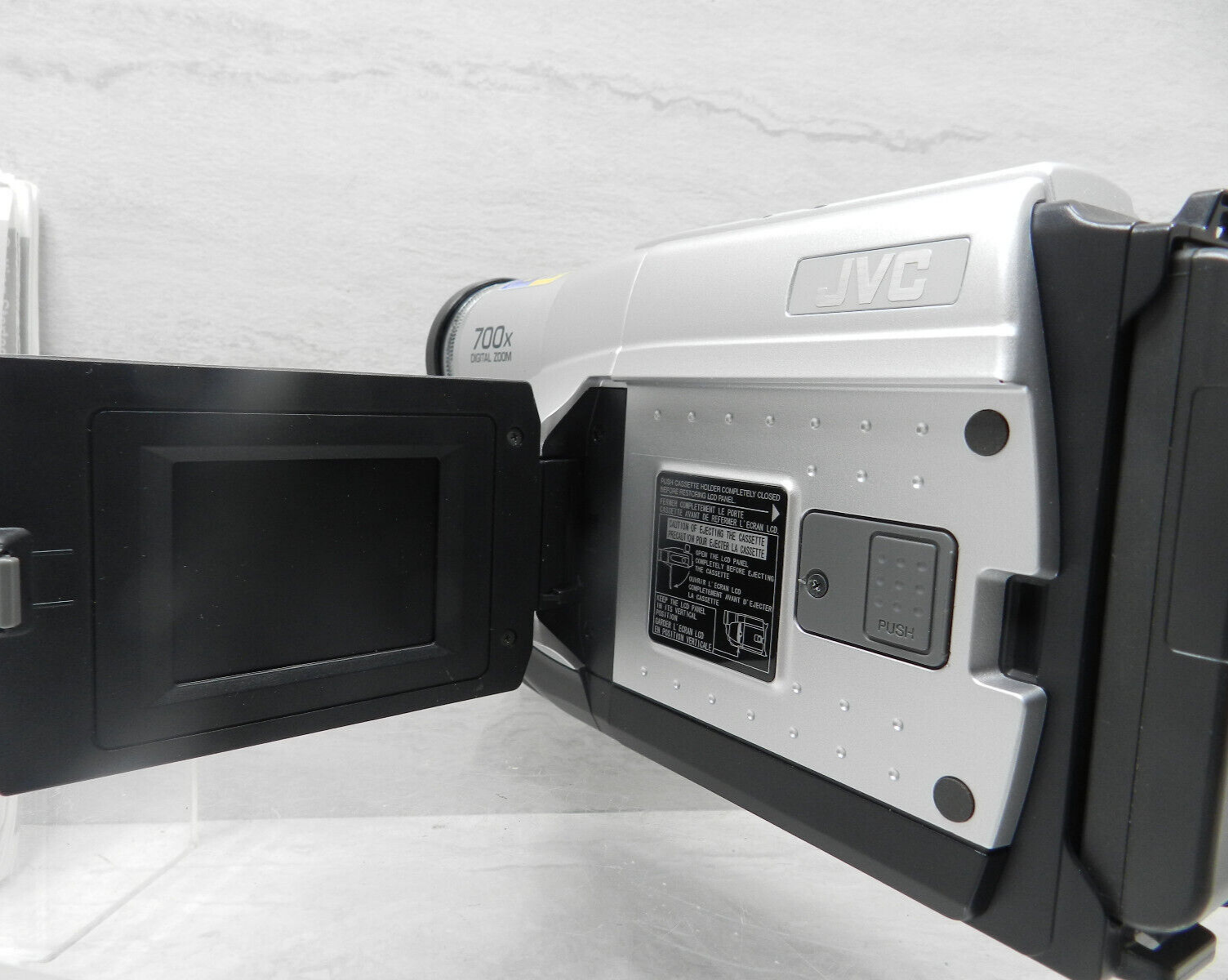 JVC GRSXM260U Compact Super VHS SVHSC Camcorder 700x Digital Zoom