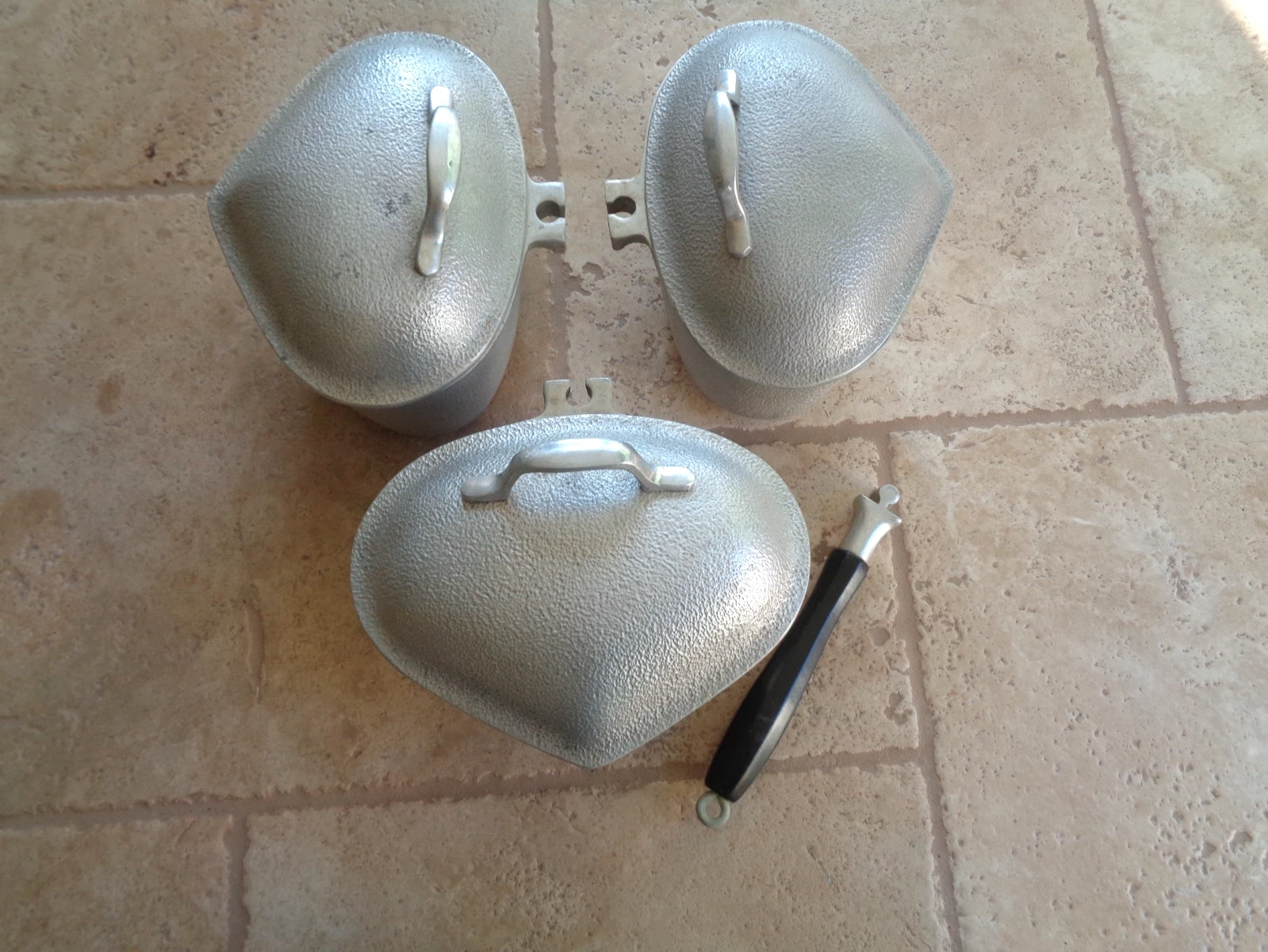 3 VTG SILVER SEAL TRIANGLE HEART SHAPED ALUMINUM COOK POT PAN W/LID USA handle