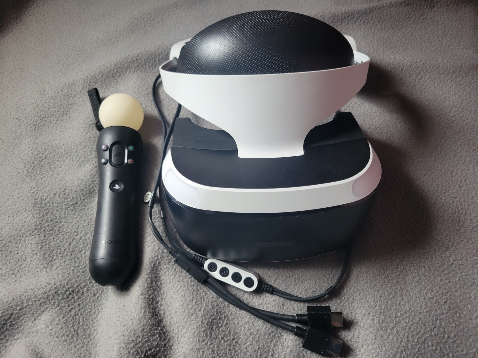 Plastation 4 VR Headset W/ One Move Controller