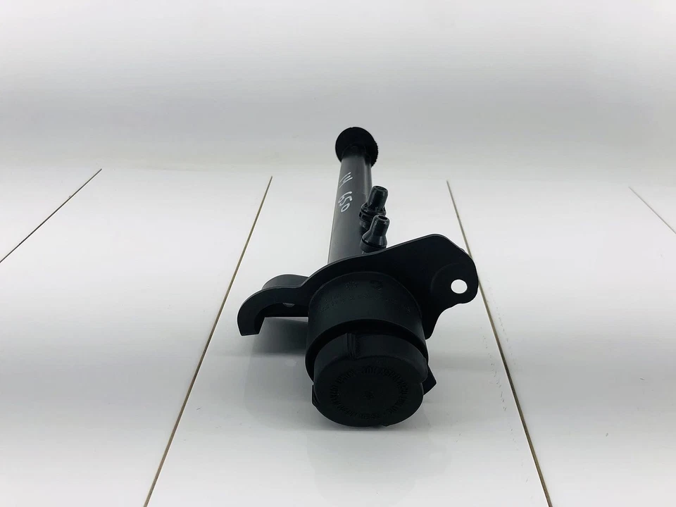 14-18 BMW 650I XDRIVE 4.4L V8 GAS ENGINE MOTOR OIL FILLER NECK OEM - Image 2 of 4