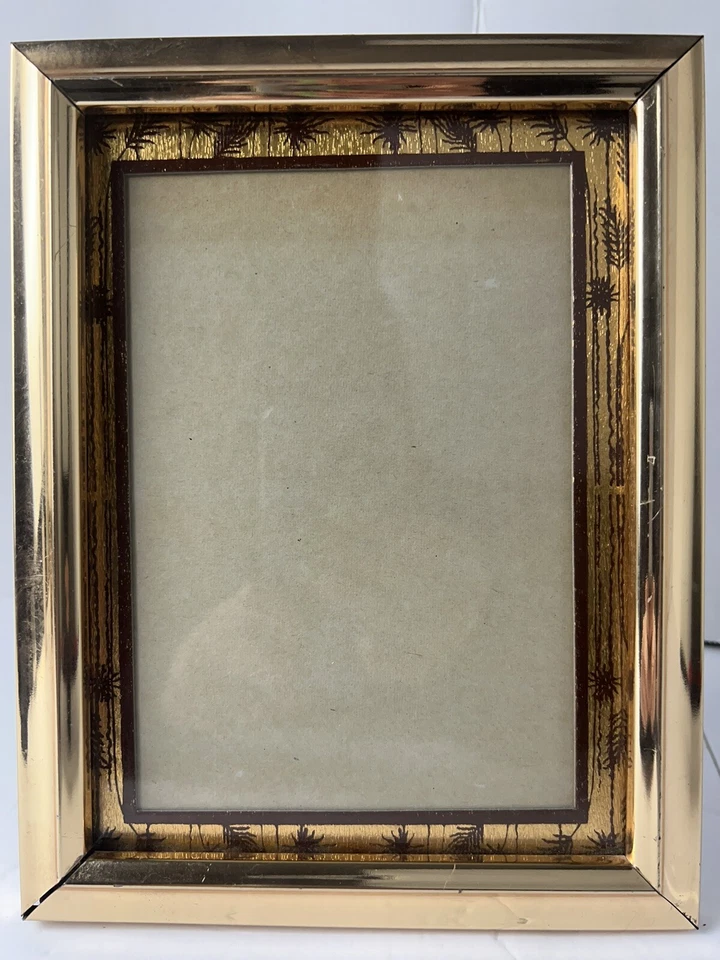 Marco de fotos de metal chapado en oro 5x7 | Expositor de fotos vintage con diseño de árbol Foto 2 de 4