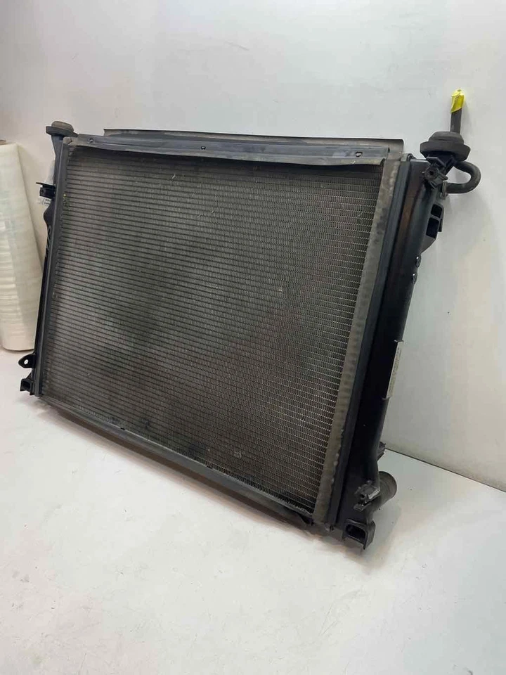 Radiador de refrigeración del motor 3,5 L OE 68050126ab usado para Dodge Challenger 2009-2020 Foto 3 de 4