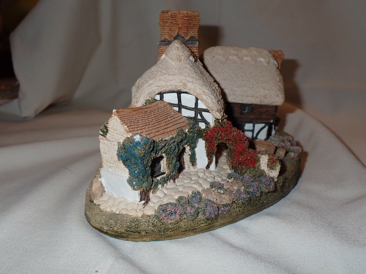 Lilliput Lane ENGLISH COTTAGE Thatchers Rest approximately 7