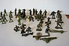 Vintage Plastic Toy Soldiers pre-1970  aprox 40 pcs