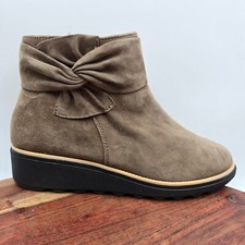 Clarks Sharon Salon Boots Women's 9M Brown Suede Comfort Wedge Zip Ankle Booties