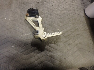 KAWASAKI ZX11 RIGHT REAR PEG BRACKET P/N 35011-1636-VZ | eBay