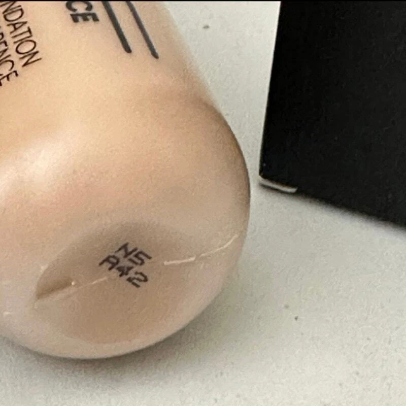 MAC Studio Radiance Face And Body  Radiant Sheer Foundation 1.7 fl.oz N5 NIB - Image 3 of 4