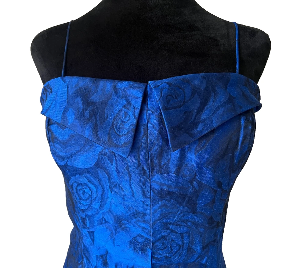 Neiman Marcus Chetta B 蓝色花卉晚礼服 10 码全新带标签 — 第 4/4 张图片