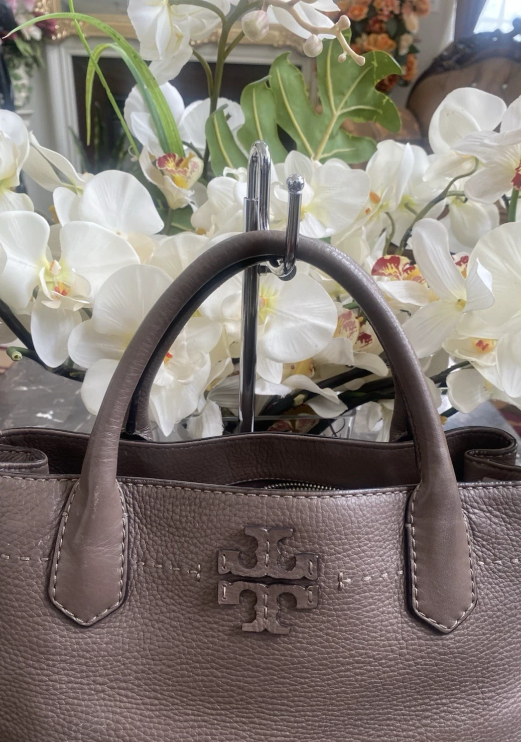 Borsa a tracolla Tory Burch McGraw in pelle grigia con triplo scomparto in pelle usata in ottime condizioni! $398