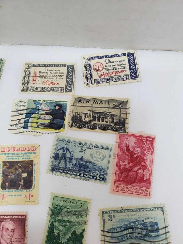 Vintage US and Foreign stamps 3 and 4 cent Greece Argentina Airmail Rushmore - Image 2 of 4