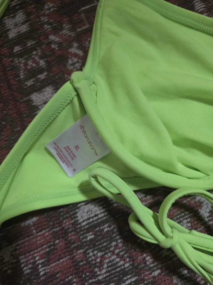 Bikini para mujer Xhilaration, top XL verde neón, parte inferior M Foto 4 de 4