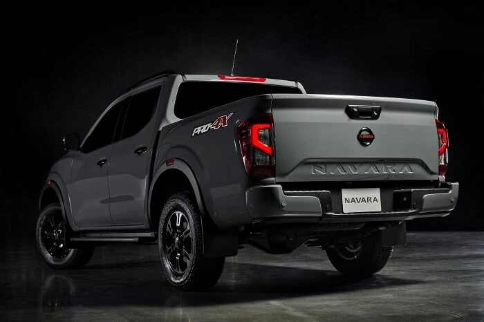 Cubierta protectora de parachoques delantero con LED para Nissan Navara Frontier Pro-4X 2021 2022 Foto 4 de 4