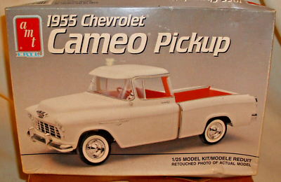 AMT 1955 CHEVROLET CAMEO PICK UP TRUCK MODEL KIT BOXED NEW 1:25