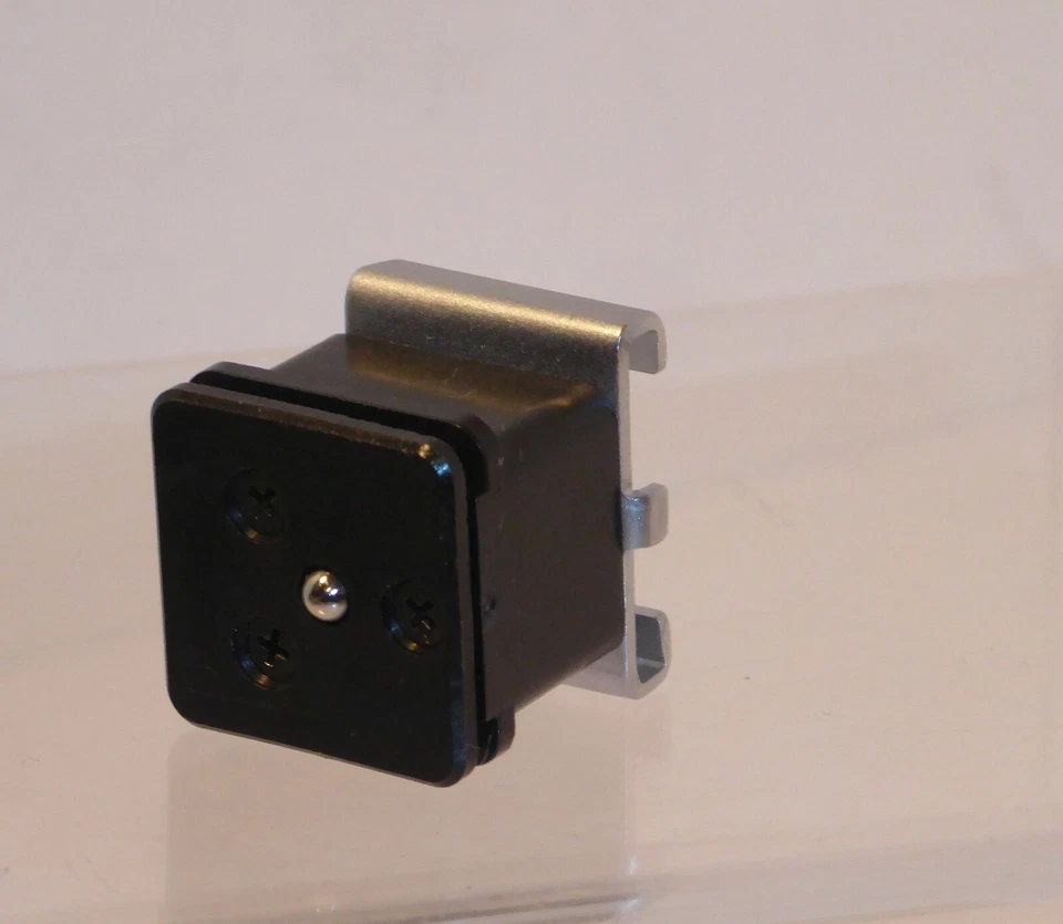 QUALITY FLASH SYNC LEAD ADAPTER SHOE IN FULL WORKING ORDER - Image 3 of 3