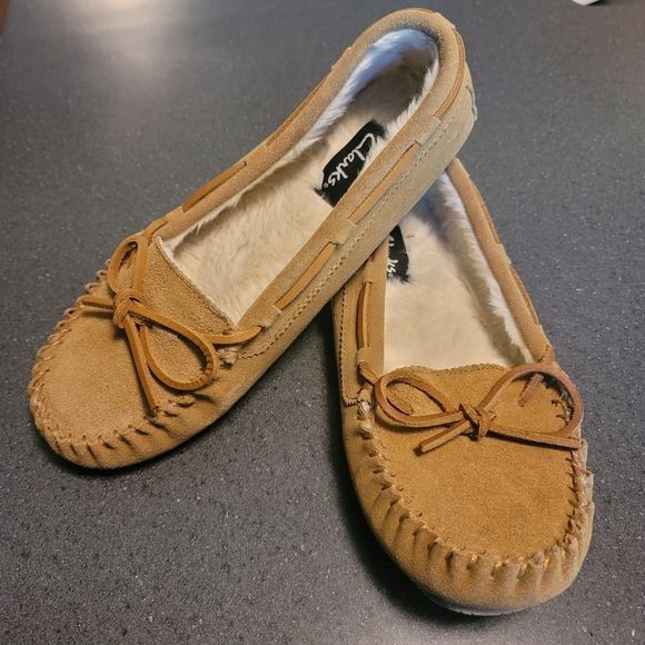 Clark classic suede slippers tan moccasins size 9 | eBay display picture 1