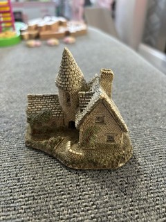 The Vicarage from the David Winter Cottages collection