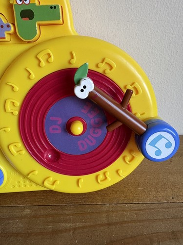 Hey Duggee Spin and Groove with DJ Duggee Record Player Musical Toy - Picture 7 of 8