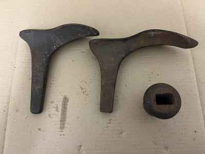 2 x Vintage SCHMIEDE / Schuster Amboss Heringe alt Gusseisen Leisten mit Halterung