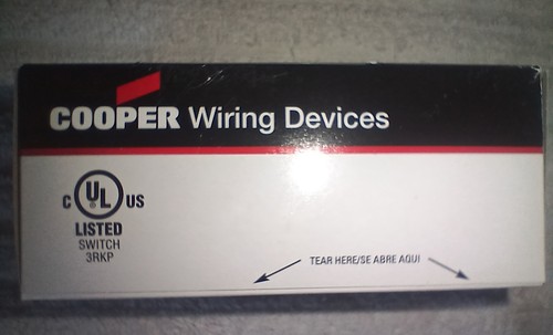 COOPER 275V-BOX DOUBLE TOGGLE SWITCH, 1-P & 3-WAY, 15A, 120/277V, IVORY💥SAVE $$ - Picture 5 of 8