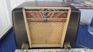 Vintage Brown Phillips Model Short Wave Tube Radio For Parts ASIS