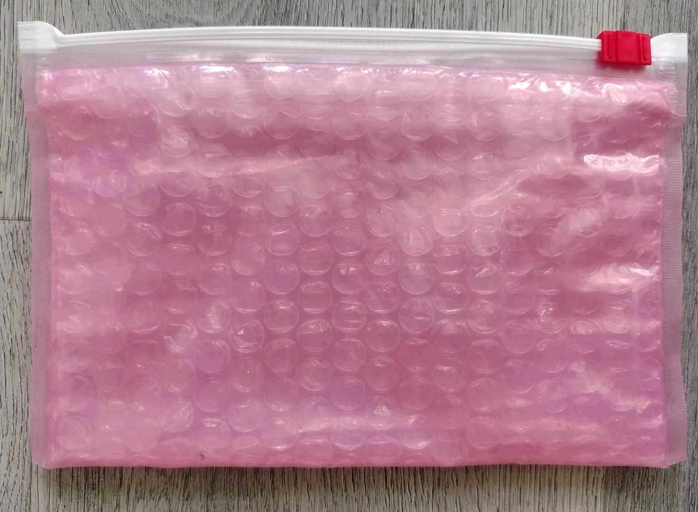 Limited Edition GLOSSIER Las Vegas Logo Dice Keychain + Sticker + Bubble Pouch 