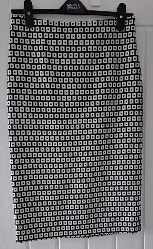 M&S Collection Rock schwarz Mix komplett gefüttert knielang mit Stretch Größe 8