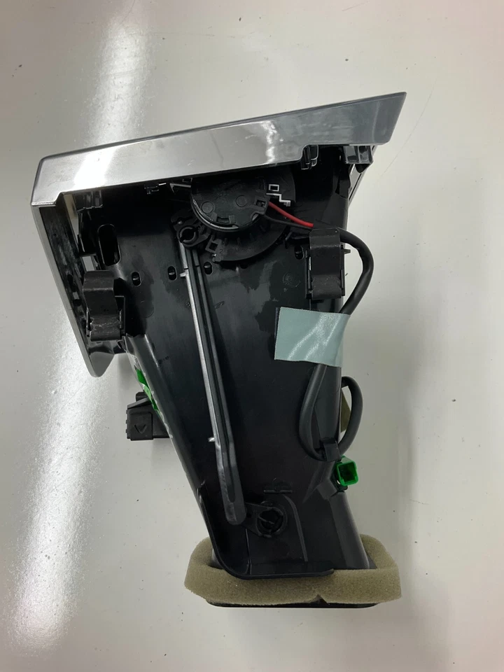 Ventilação 16-22 Volvo XC90 vidro externo esquerdo painel preto 31363709 - Imagem 2 de 4