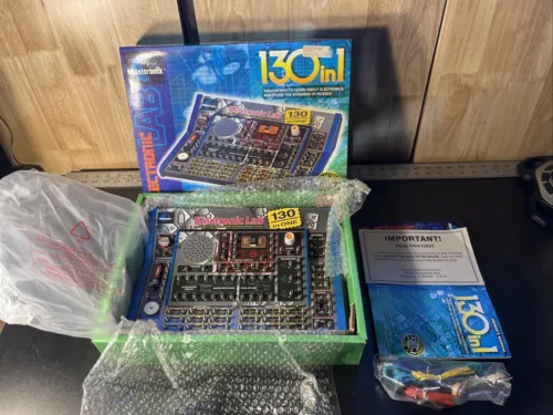 1999 130 in 1 Maxitronix Electonic learning Lab with wires and book.