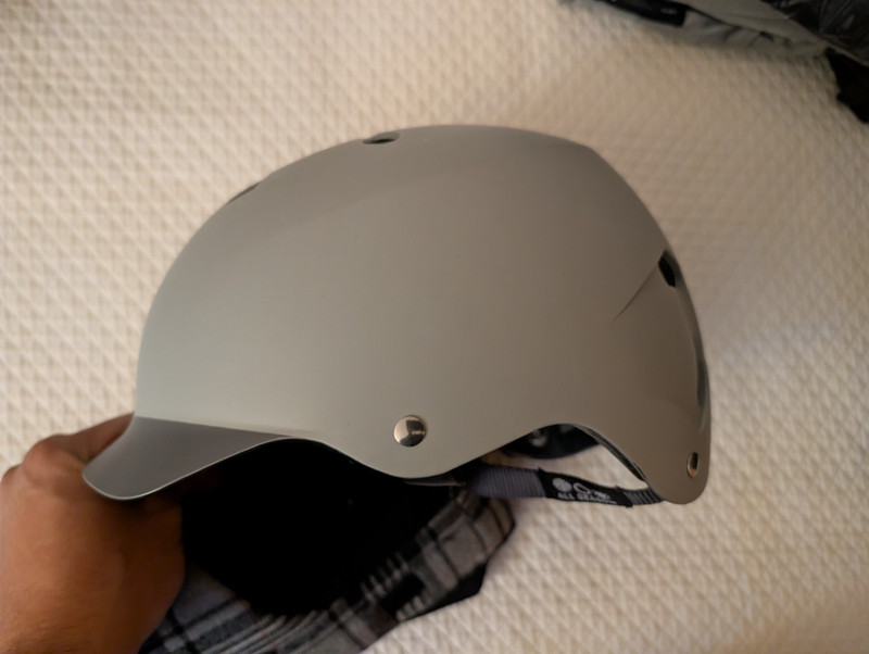 Bern Watts Thin Shell Grey Gray Men's Snowboarding Skate Helmet Size M Medium