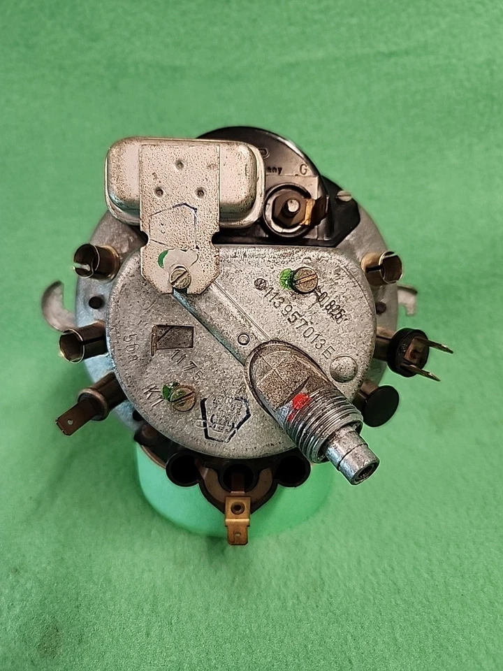 1976 Volkswagen Beetle velocímetro MPH quilômetros 113957013E datado 11/75 VW Bug  - Imagem 2 de 4