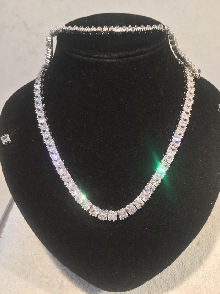 🫶🏼😻😹8AAA QUALITY CUBIC ZIRCONIA SQUARE CUT LINE NECKLACE RHODIUM PLATED - Image 2 of 4