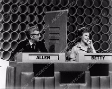 8b20-10665 Tom Kennedy Betty White TV game show It's Your Bet 8b20-10665 8b20-10