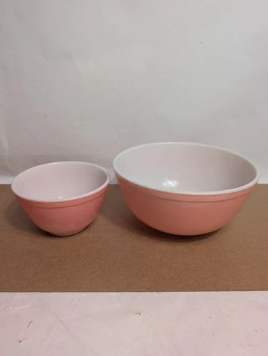 2 original vintage pyrex USA 18 & 31 Cinderella pink mixing bowls
