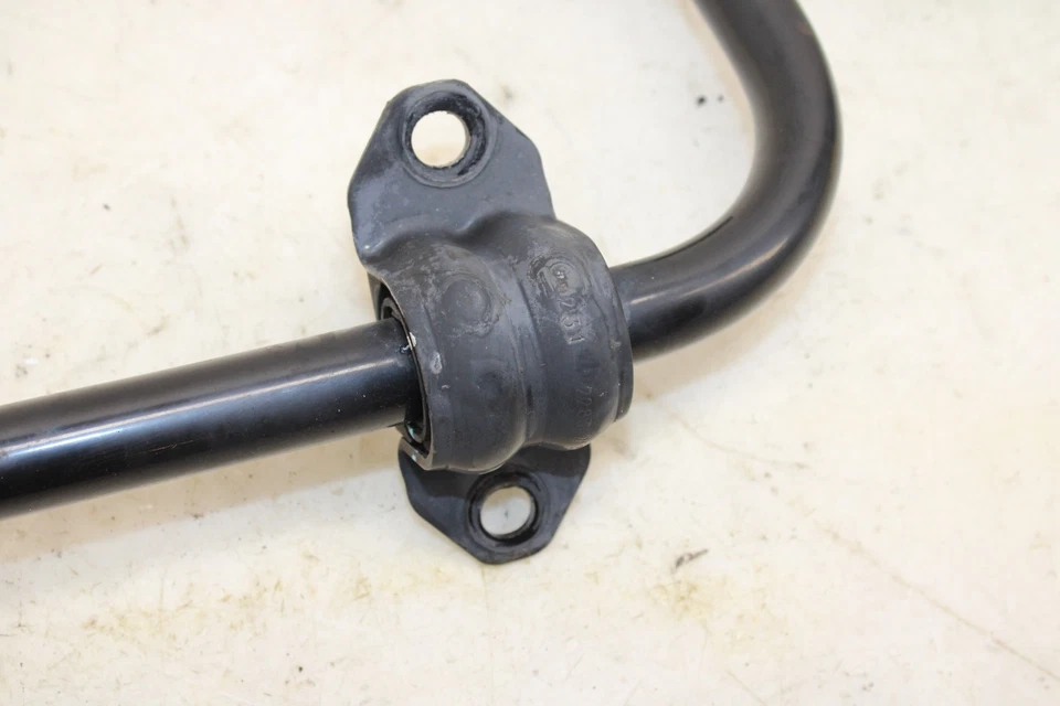 Barra estabilizadora trasera Chevrolet Camaro SS 2012-2015 22786259 OEM LQ48 Foto 3 de 4