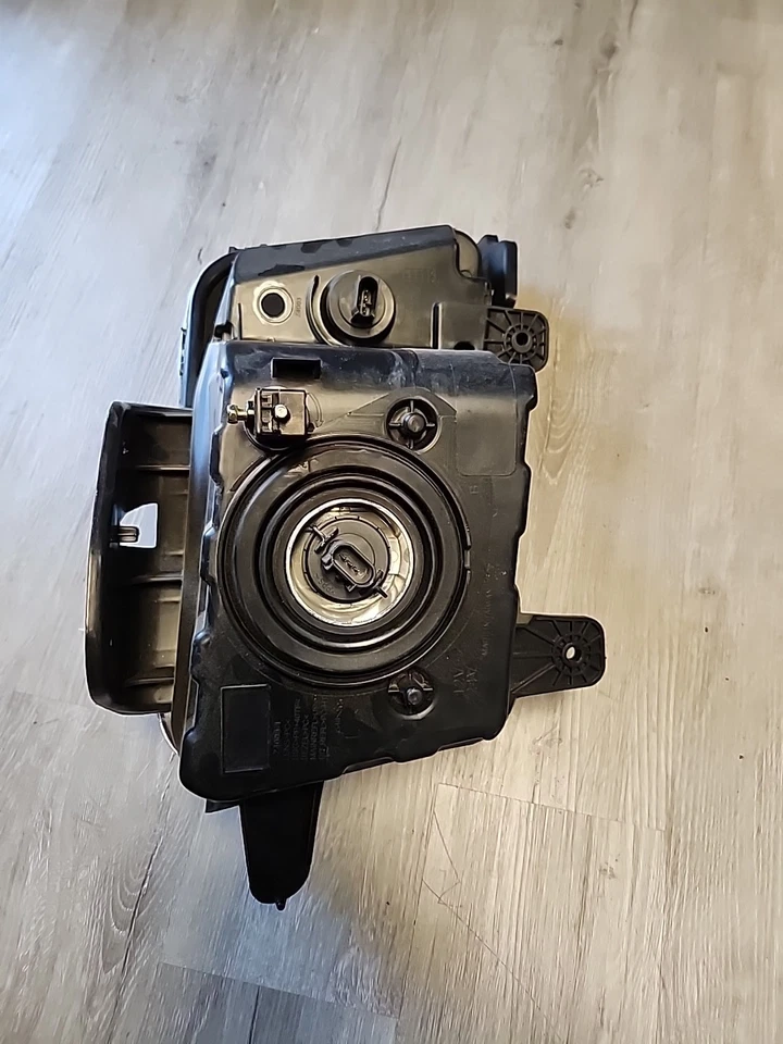 Conjunto de faros izquierdos Eagle Eyes GM548-B101L para Chevrolet Camaro #27 10-13 Foto 2 de 4