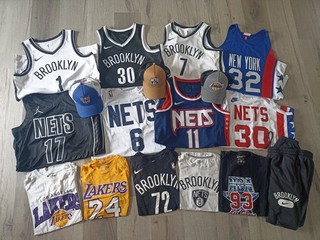 17 teiliges NBA Fan Paket – Trikots T Shirts u.v.m Schröder Kobe Brooklyn Lakers