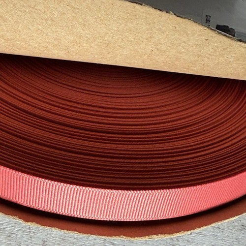 Cinta de grosgrain color liso 3016 245 coral ancho: 5/8 pulgadas | longitud: 100 yardas - Imagen 4 de 13