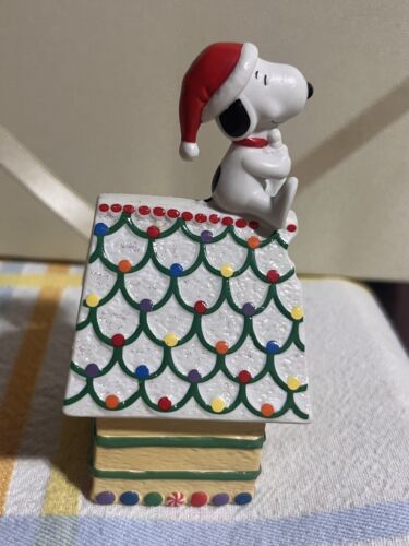 Hallmark 2002 Peanuts Gallery Snoopy Home Sweet Home Trinket Box Christmas - Picture 3 of 12