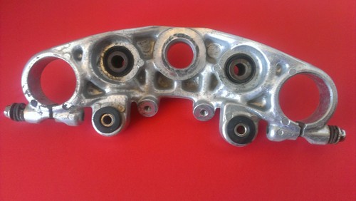 YAMAHA VIRAGO 1996 XV750 UPPER TRIPLE TREE CLAMP - Picture 2 of 2
