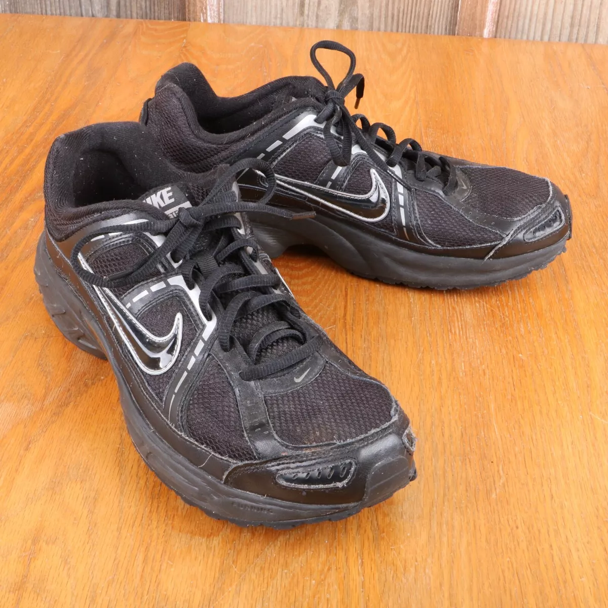 Womens black nike top shoes size 11