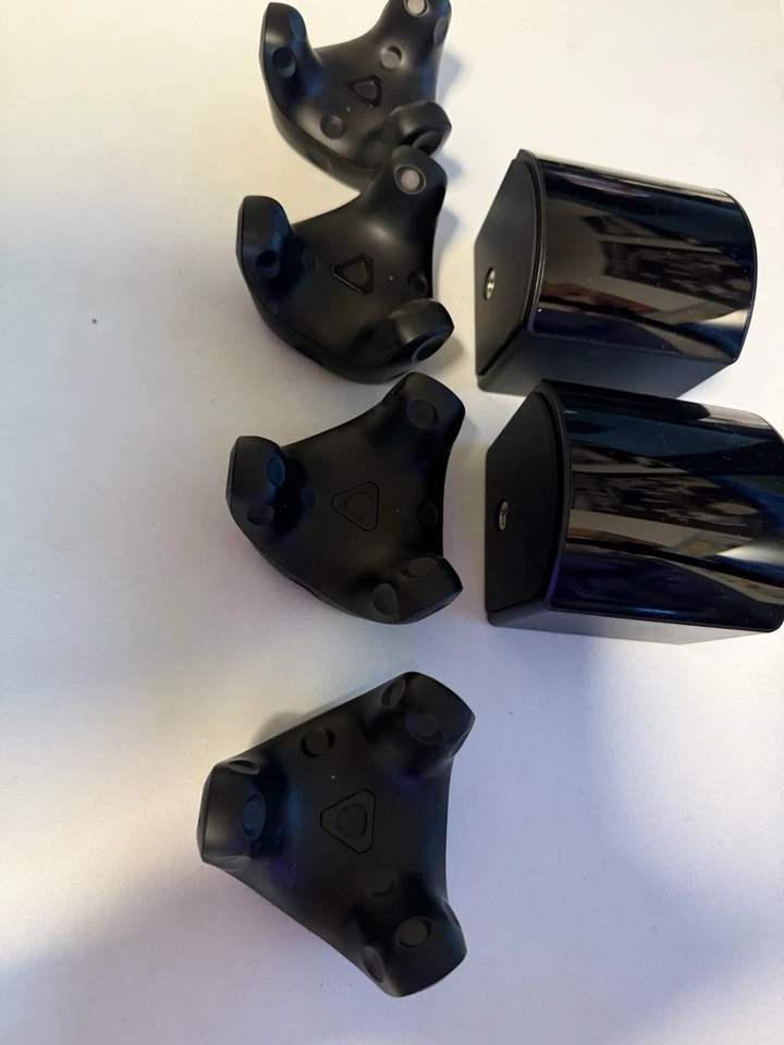 4x Vive 3.0 Tracker Trackers + 2x Vive Basisstationen 2.0 Gebraucht - Bild 2 von 3