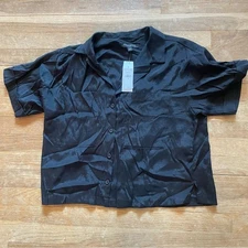 NWT Banana Republic black short sleeved button-down blouse shirt top size XS B20