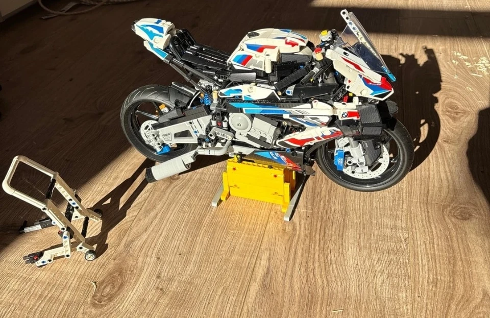 LEGO 42130