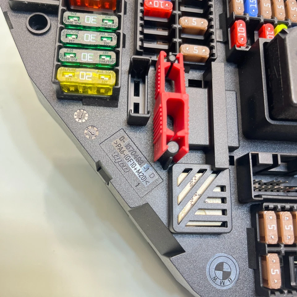 Con carcasa de caja de fusibles relé de distribución de energía 535i BMW Serie 5 F10 F11 9234423 Foto 2 de 4